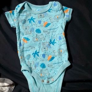 Bon bebe onesie in great shape